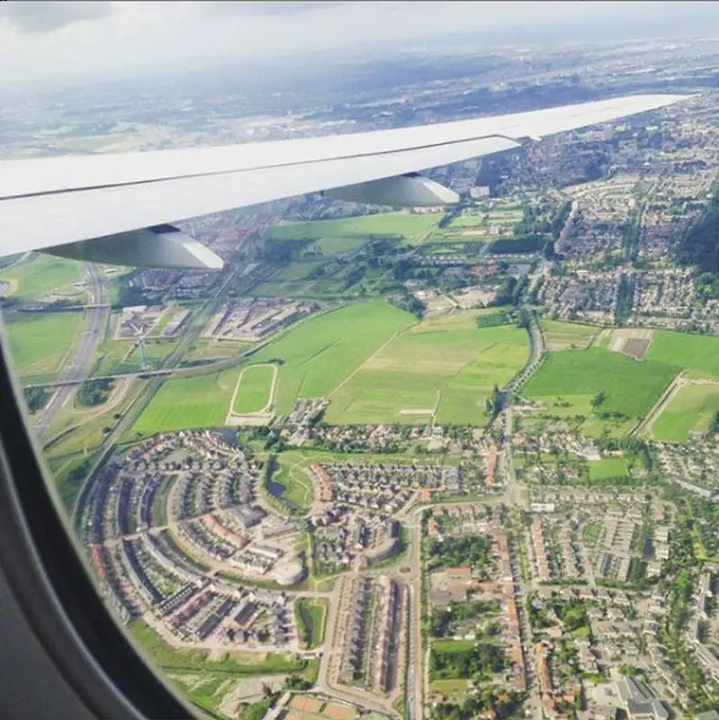 13 things not to do on an airplane