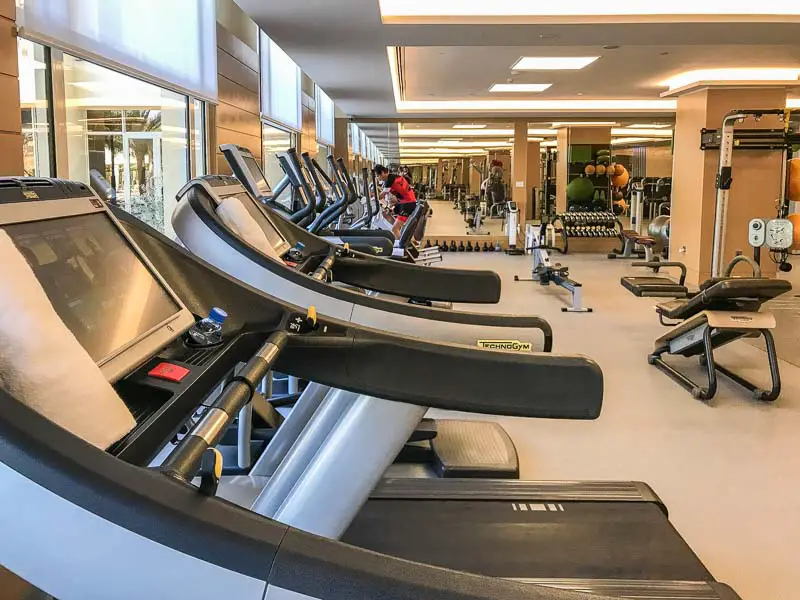 Bay Club InterContinental Doha fitness area gym