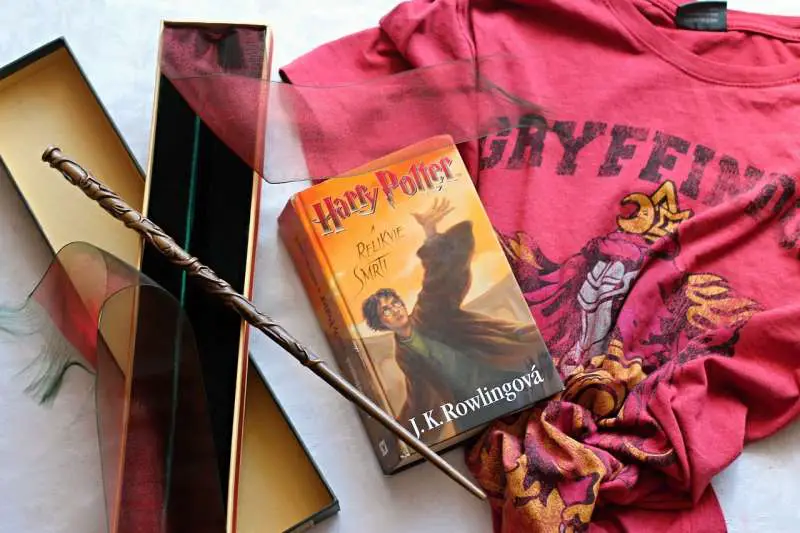 harry potter merchandise T-shirt wand book London souvenir