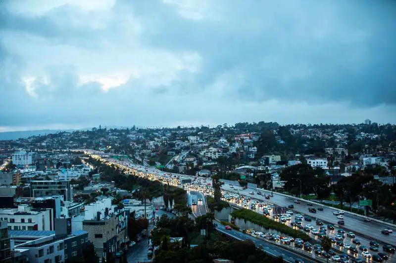 cons of moving to california traffic pollution