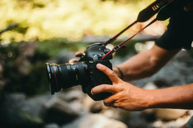 how to become a travel videographer