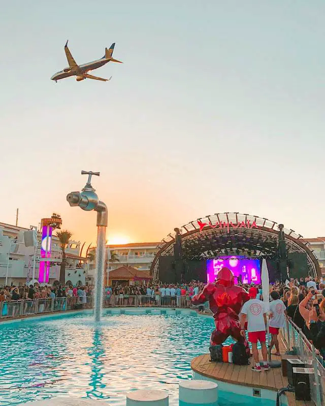 Nightlife in Spain >> The Best Party Cities in Spain for Buzzing Nightlife A RAI OF LIGHT