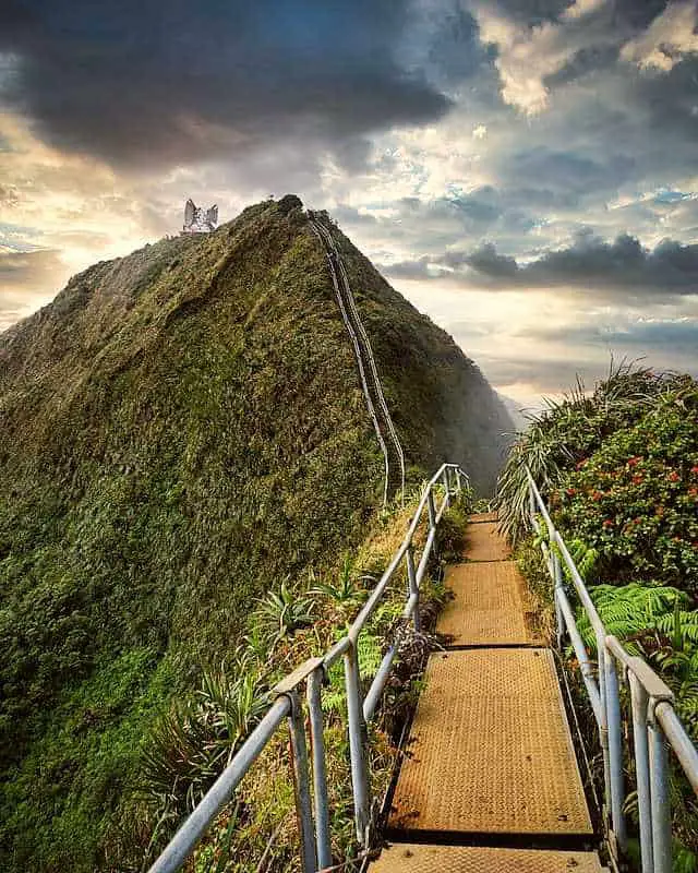 hiking adventurous things to do in Oahu Hawaii