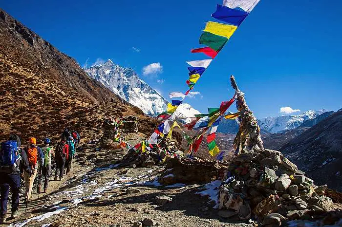 himalayas hiking nepal group everest base camp trek